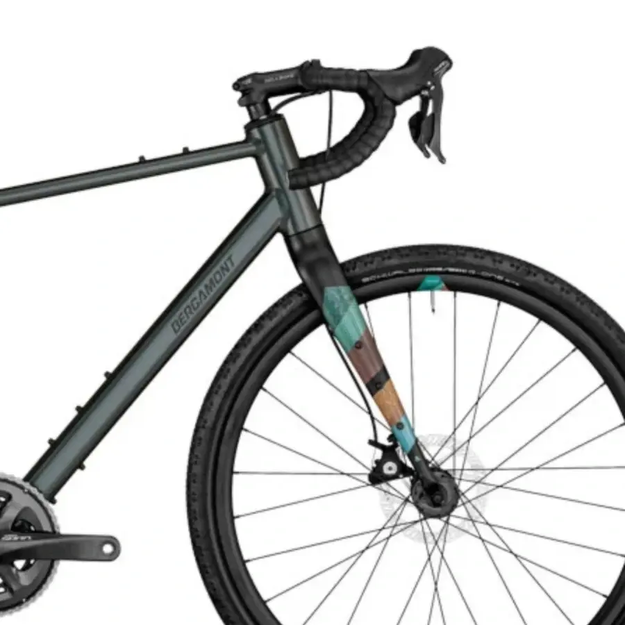 A Bicicleta Bergamont Grandurance 4 tem Quadro em Alumínio, Forqueta BGM Allroad Alumínio, Shimano Sora 2X9VL e Travões Tektro disco mecânico.