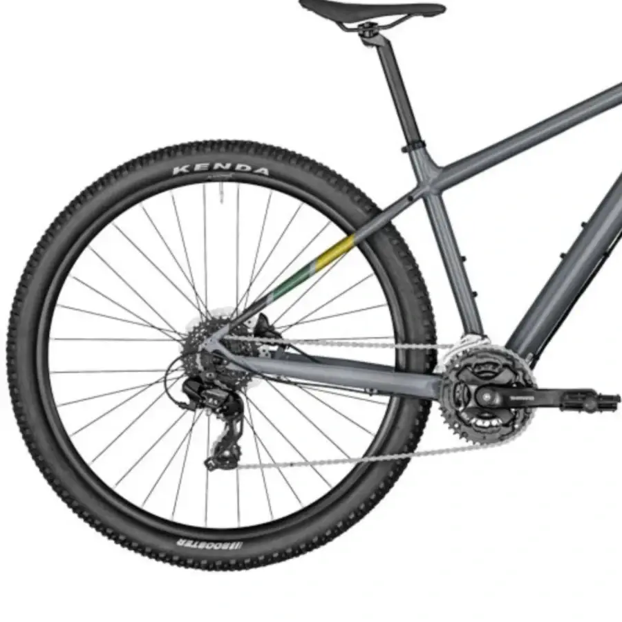 A Bicicleta Bergamont Revox 3 Grey tem Quadro em Alumínio, Suntour XCE28 DS, Shimano 3x8VL e Travões Shimano hidráulicos BR-MT200.