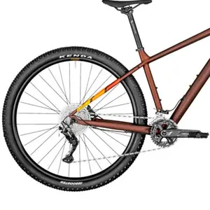 A Bicicleta Bergamont Revox 7 CU tem tem Quadro em Alumínio, Suspensão Rock Shox Judy Silver TK, Shimano Cues 2x11VL e Travões Shimano hidráulicos BR-MT200.