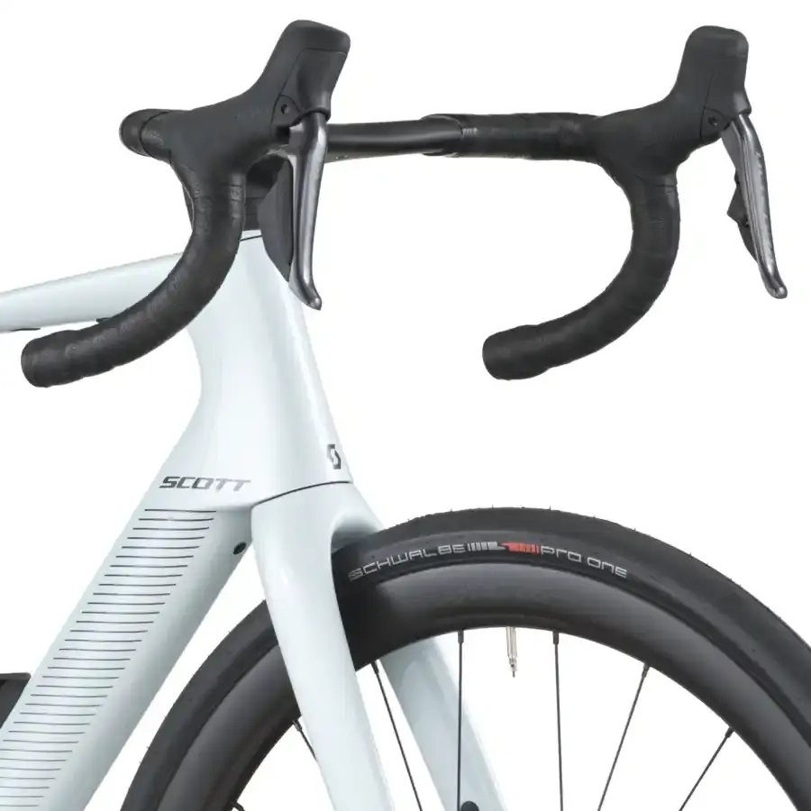 A Bicicleta Elétrica SCOTT Fastlane 10 tem bateria interna até 290 Wh, Quadro em Carbono HMX e transmissão Shimano Ultegra Di2 Disc 24 VL.