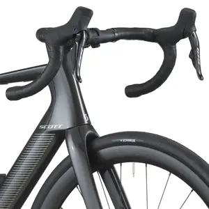 A Bicicleta Elétrica SCOTT Fastlane 20 tem bateria interna até 290 Wh, Quadro em Carbono HMX e transmissão Shimano 105 Di2 Disc 24 VL.