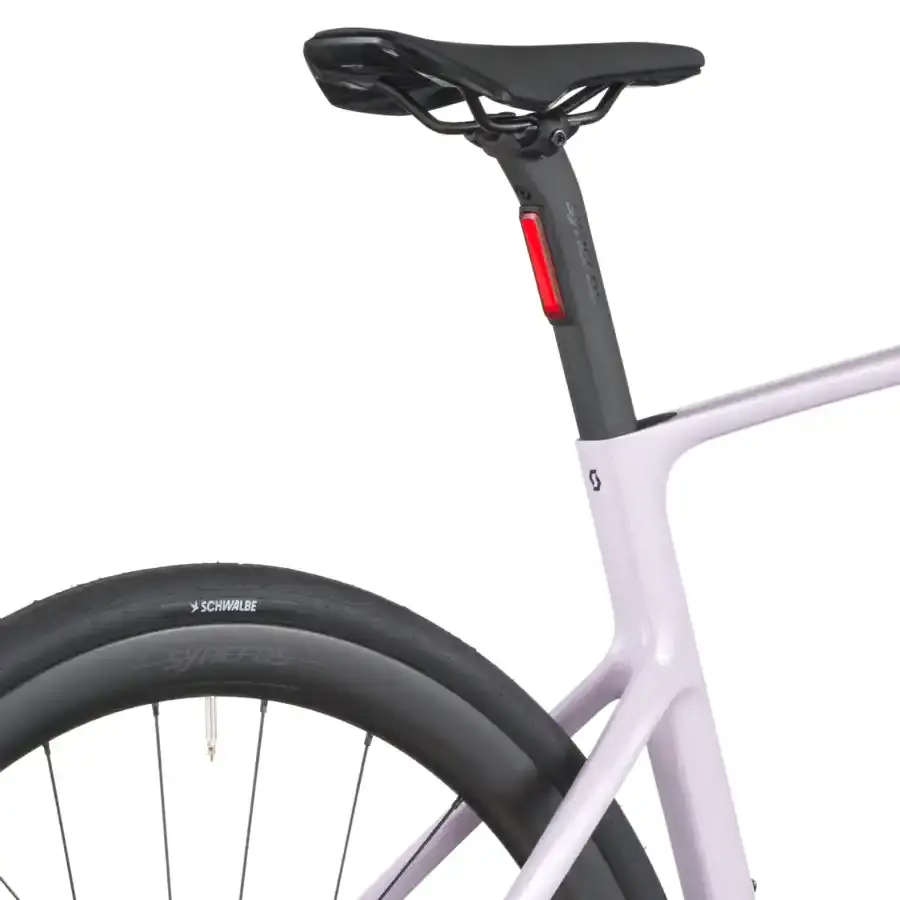 A Bicicleta Elétrica SCOTT Fastlane 20 tem bateria interna até 290 Wh, Quadro em Carbono HMX e transmissão Shimano 105 Di2 Disc 24 VL.