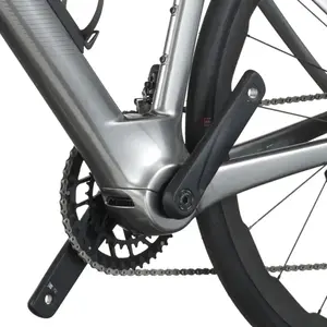 BICICLETA ELÉTRICA SCOTT FASTLANE PREMIUM A Bicicleta Elétrica SCOTT Fastlane Premium tem bateria interna até 290 Wh, Quadro em Carbono HMX e transmissão Shimano Dura Ace Di2 Disc 24 VL.