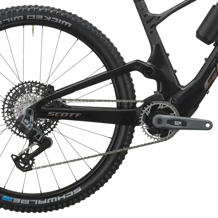 BICICLETA ELÉTRICA SCOTT LUMEN 900 SCOTT LUMEN 900: e-MTB leve para prolongar a volta sem perder sensação de bicicleta, assistência natural e fruição. Sensação fluida, simples e envolvente.