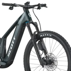 A Bicicleta Elétrica SCOTT Patron 900 tem Quadro em Carbono e Triângulo Alloy, Transmissão SRAM GX AXS 12 VL e Motor Bosch CX com bateria até 800Wh.