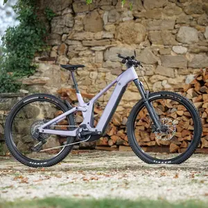 Descubra a Bicicleta Elétrica SCOTT Patron 910 com suspensão Fox, Transmissão SRAM AXS de 12VL e Travões de disco Shimano Deore.