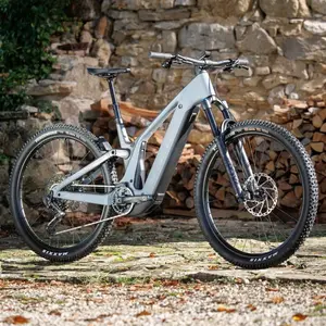 Descubra a Bicicleta Elétrica SCOTT Patron 910 com suspensão Fox, Transmissão SRAM AXS de 12VL e Travões de disco Shimano Deore.