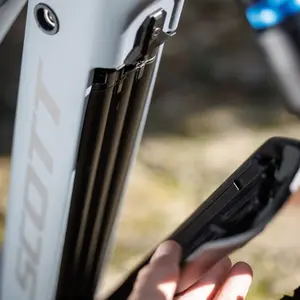 Descubra a Bicicleta Elétrica SCOTT Patron 910 com suspensão Fox, Transmissão SRAM AXS de 12VL e Travões de disco Shimano Deore.
