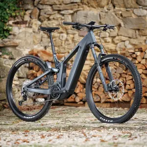 BICICLETA ELÉTRICA SCOTT PATRON 920 ALUMÍNIO A Bicicleta Elétrica SCOTT Patron 920 tem Transmissão Shimano Deore de 12VL e Motor Bosch Performance CX com bateria até 800Wh.