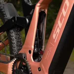 A Bicicleta Elétrica SCOTT Patron 920 tem suspensão Fox, X-Fusion Nude e Transmissão Shimano Deore 12 v e Travões de disco Shimano.