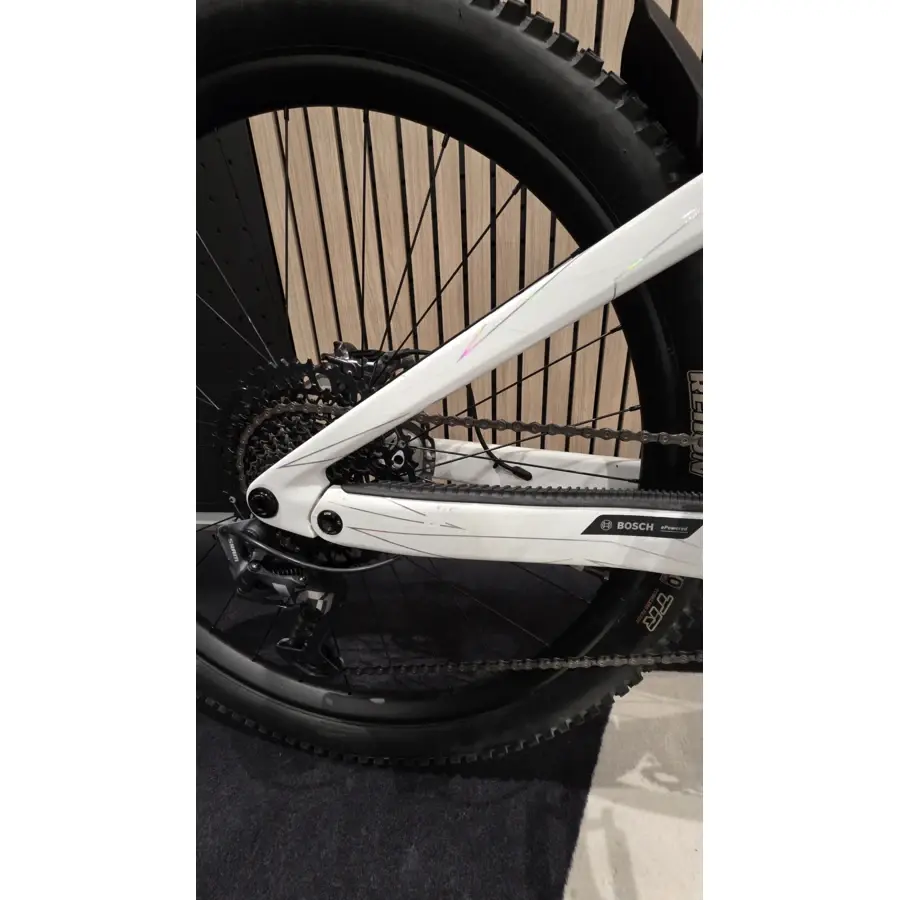 A Bicicleta SCOTT Patron eRIDE 900 Tuned INT Serviço tem Bosch CX até 750Wh e Quadro em Carbono.