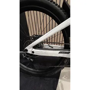 A Bicicleta SCOTT Patron eRIDE 900 Tuned INT Serviço tem Bosch CX até 750Wh e Quadro em Carbono.