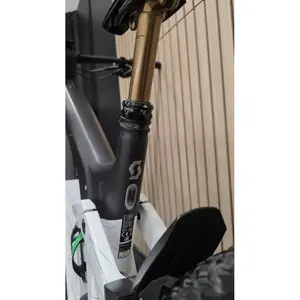 A Bicicleta SCOTT Patron eRIDE 900 Tuned INT Serviço tem Bosch CX até 750Wh e Quadro em Carbono.