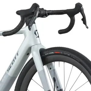 A Bicicleta Elétrica SCOTT Solace Gravel 20 tem bateria interna até 520 Wh, Quadro em Carbono HMX e transmissão SRAM Force XPLR AXS Disc 13 VL.