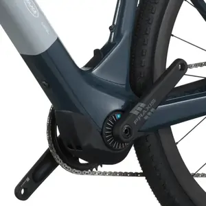 A Bicicleta Elétrica SCOTT Solace Gravel 20 tem bateria interna até 520 Wh, Quadro em Carbono HMX e transmissão SRAM Force XPLR AXS Disc 13 VL.