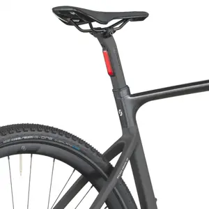 A Bicicleta Elétrica SCOTT Solace Gravel 30 tem bateria interna até 520 Wh, Quadro em Carbono HMX e transmissão SRAM APEX XPLR AXS Disc 12 VL.