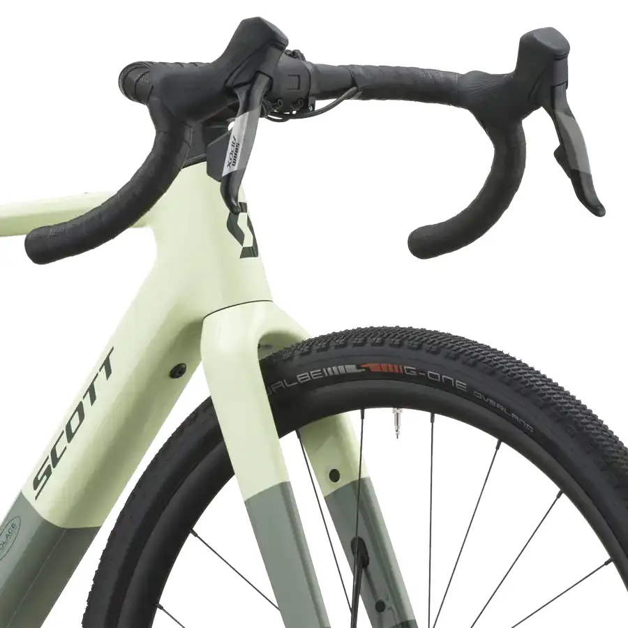 BICICLETA ELÉTRICA SCOTT SOLACE GRAVEL 30 SCOTT SOLACE GRAVEL 30: e-gravel com foco em assistência discreta e conforto, para ir mais longe em estrada e gravel com sensação natural. Mais controlo.