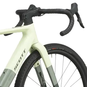 BICICLETA ELÉTRICA SCOTT SOLACE GRAVEL 30 SCOTT SOLACE GRAVEL 30: e-gravel com foco em assistência discreta e conforto, para ir mais longe em estrada e gravel com sensação natural. Mais controlo.