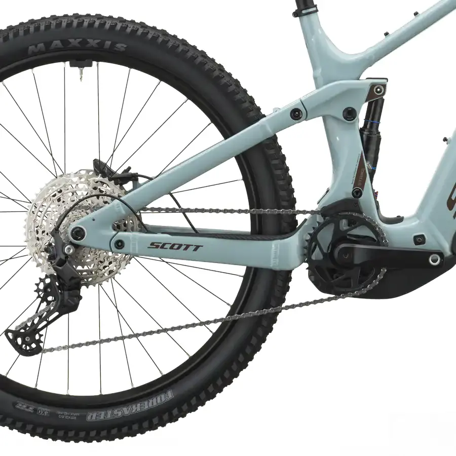 SCOTT STRIKE 30: e-MTB confortável com foco em tração e confiança, para trilhos, passeios longos e terreno misto com apoio elétrico. Boa para pedalar mais.