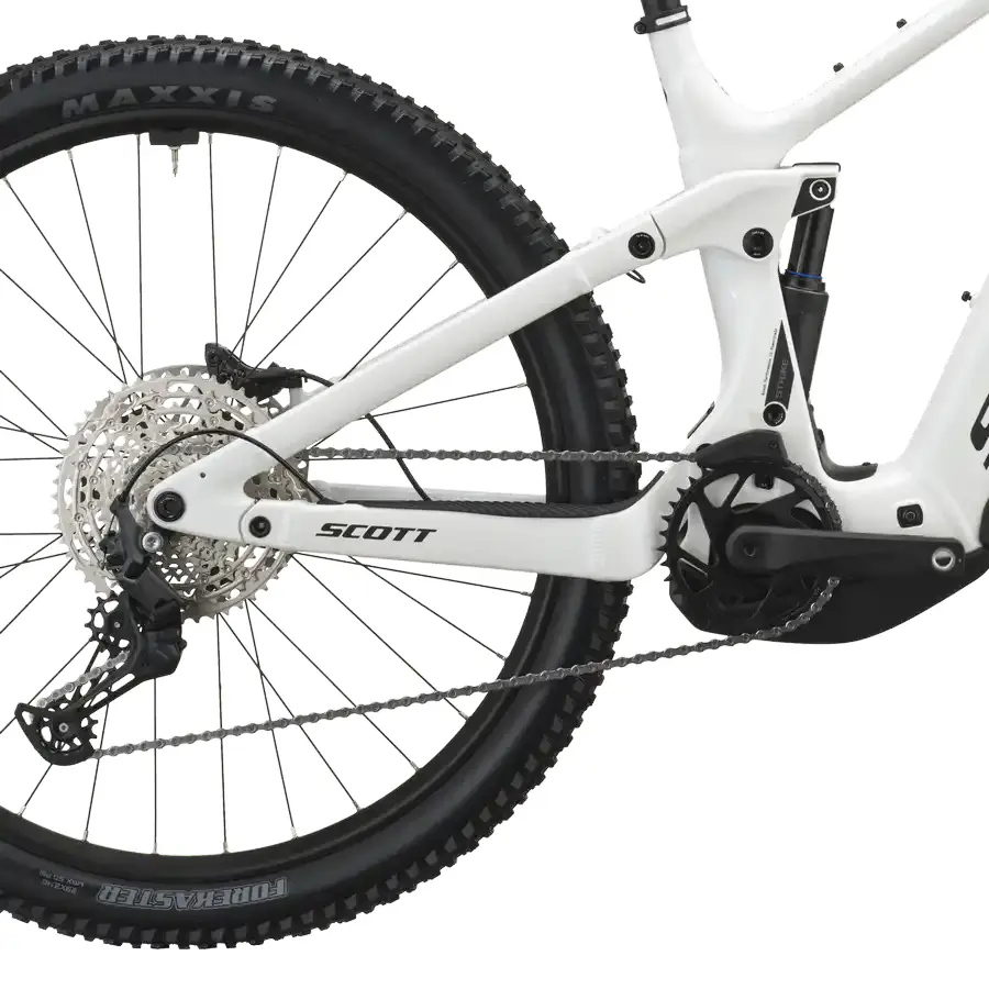 SCOTT STRIKE 40: e-MTB confortável com foco em tração e confiança, para trilhos, passeios longos e terreno misto com apoio elétrico. Boa para pedalar mais.