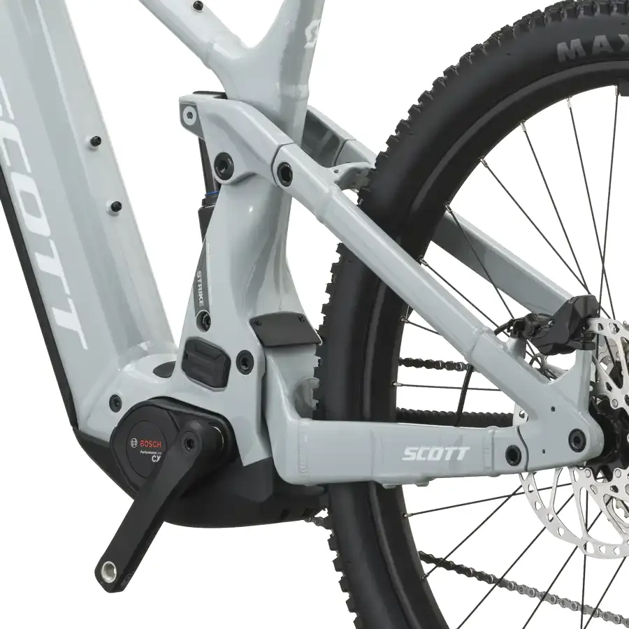 SCOTT STRIKE 40: e-MTB confortável com foco em tração e confiança, para trilhos, passeios longos e terreno misto com apoio elétrico. Boa para pedalar mais.