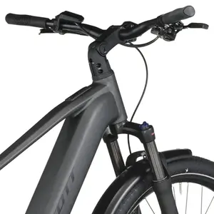 A Bicicleta Elétrica SCOTT Sub Sport 10 tem Quadro em Alloy, Transmissão Shimano CUES 10 VL, um motor Bosch Perf PX e uma bateria de 800 Wh.