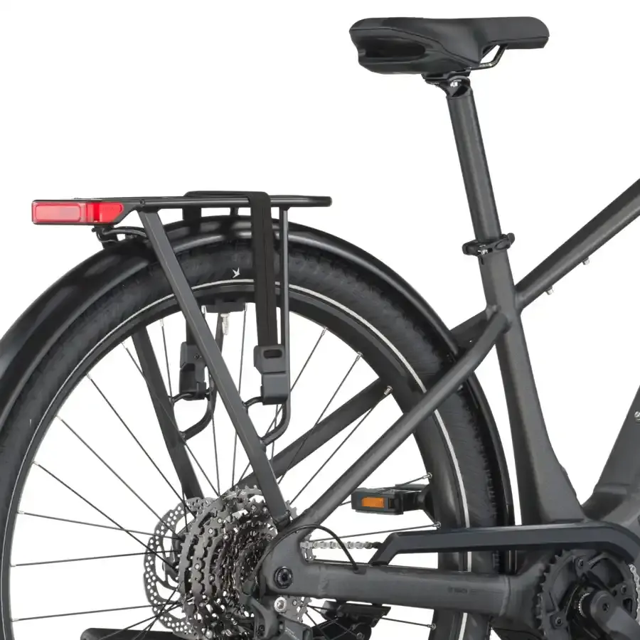 A Bicicleta Elétrica SCOTT Sub Sport 10 tem Quadro em Alloy, Transmissão Shimano CUES 10 VL, um motor Bosch Perf PX e uma bateria de 800 Wh.