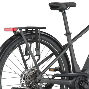 A Bicicleta Elétrica SCOTT Sub Sport 10 tem Quadro em Alloy, Transmissão Shimano CUES 10 VL, um motor Bosch Perf PX e uma bateria de 800 Wh.