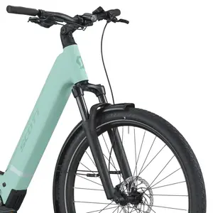 A Bicicleta Elétrica SCOTT Sub Sport 20 Wave tem Quadro em Alloy, Transmissão Shimano CUES 10 VL,  um motor Bosch Perf PX e uma bateria de 600 Wh.