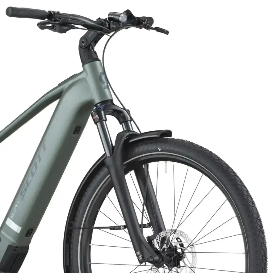 A Bicicleta Elétrica SCOTT Sub Sport 30 tem Quadro em Alloy, Transmissão Shimano CUES 9 VL,  um motor Bosch Perf PX e uma bateria de 540 Wh.