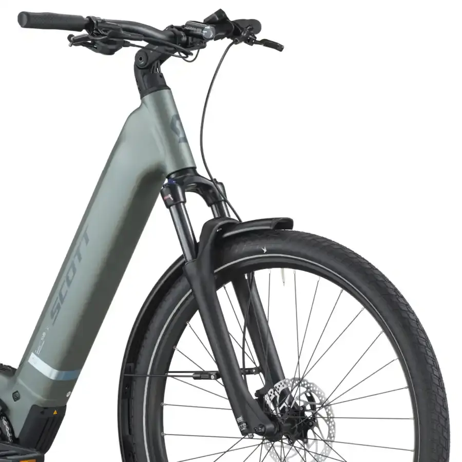 A Bicicleta Elétrica SCOTT Sub Sport 30 tem Quadro em Alloy, Transmissão Shimano CUES 9 VL,  um motor Bosch Perf PX e uma bateria de 540 Wh.