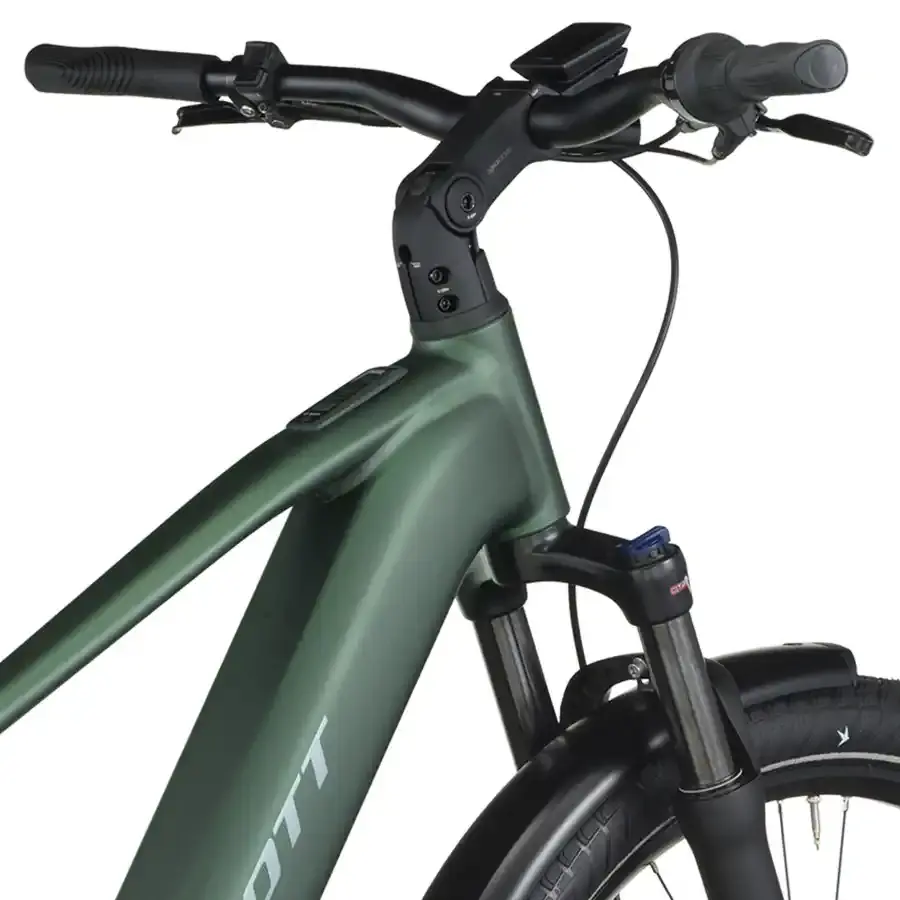 A Bicicleta Elétrica SCOTT Sub Tour 10 tem Quadro em Alloy, um motor Bosch Perf PX e uma bateria de 800 Wh.