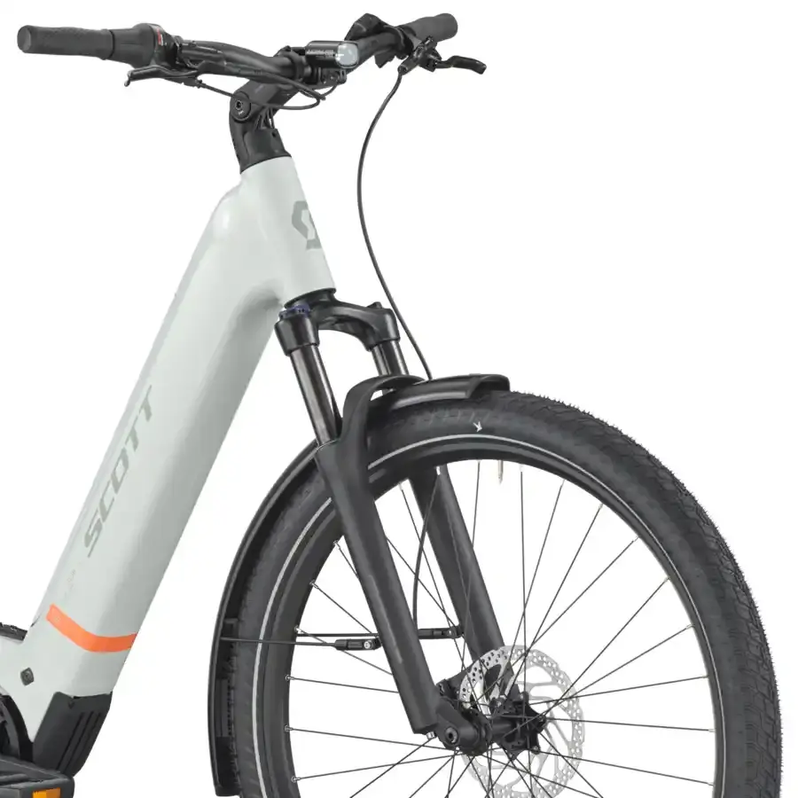 A Bicicleta Elétrica SCOTT Sub Tour 20 Wave tem Quadro em Alloy, um motor Bosch Perf PX e uma bateria de 600 Wh.