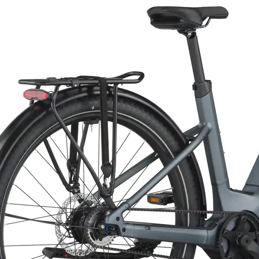 A Bicicleta Elétrica SCOTT Sub Tour 20 Wave tem Quadro em Alloy, um motor Bosch Perf PX e uma bateria de 600 Wh.