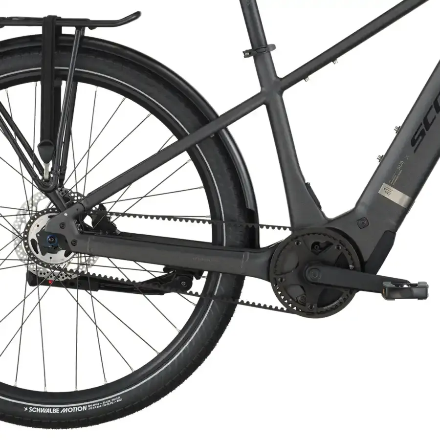 A Bicicleta Elétrica SCOTT Sub Tour 30 tem Quadro em Alloy, um motor Bosch Perf PX e uma bateria de 540 Wh.