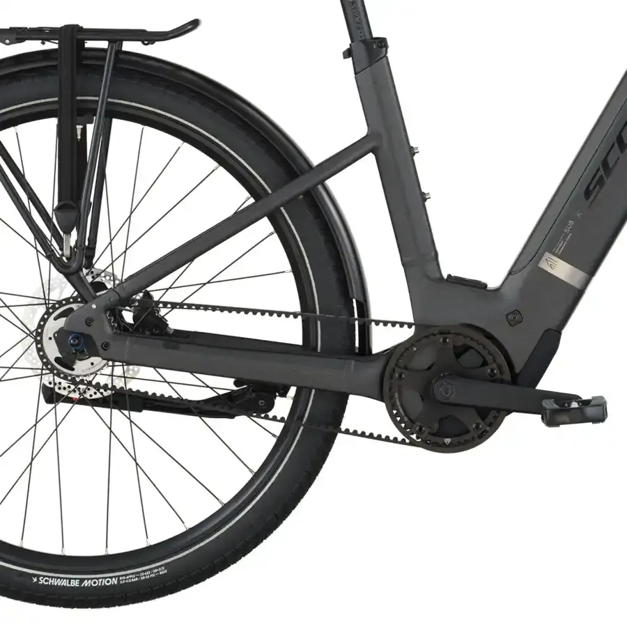 A Bicicleta Elétrica SCOTT Sub Tour 30 Wave tem Quadro em Alloy, um motor Bosch Perf PX e uma bateria de 540 Wh.