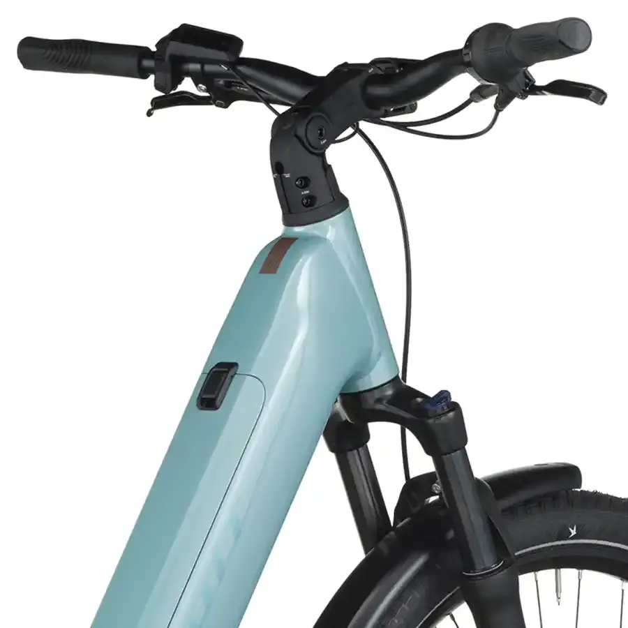 A Bicicleta Elétrica SCOTT Sub Tour 30 Wave tem Quadro em Alloy, um motor Bosch Perf PX e uma bateria de 540 Wh.