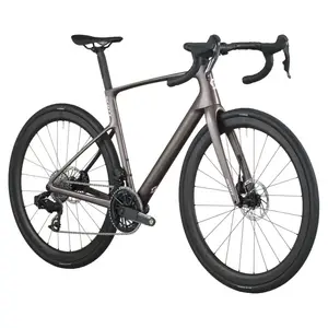 A Bicicleta SCOTT Addict 10 tem Quadro Addict RC em Carbono HMX e Transmissão SRAM FORCE AXS Disc 24 VL.
