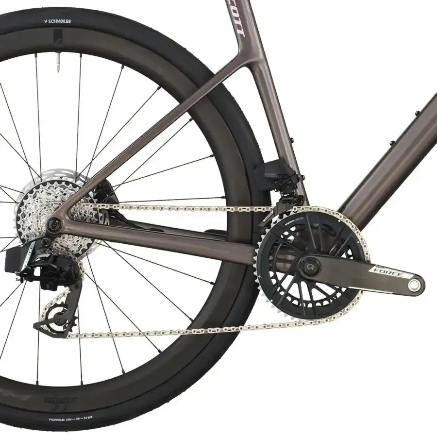 A Bicicleta SCOTT Addict 10 tem Quadro Addict RC em Carbono HMX e Transmissão SRAM FORCE AXS Disc 24 VL.