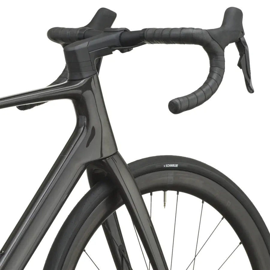 BICICLETA SCOTT ADDICT 20 Bicicleta SCOTT Addict 20 com quadro Addict Carbono HMF e forqueta Addict Carbono HMF. Ideal para estrada, com desempenho, conforto e controlo SCOTT MY26.