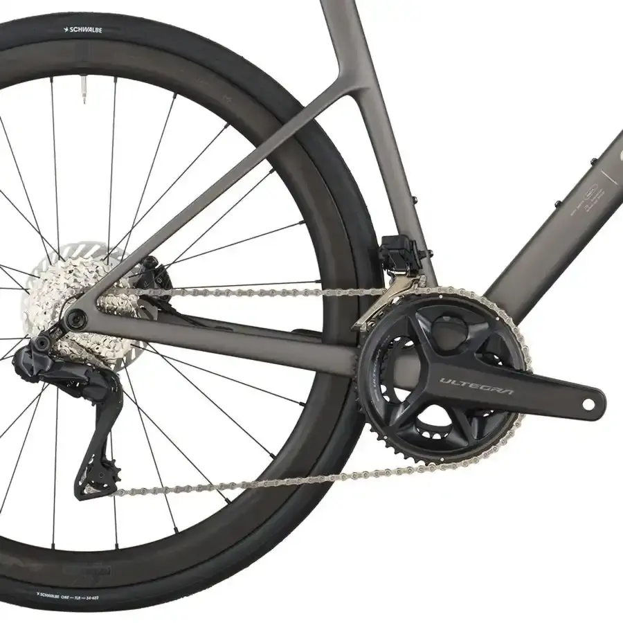 A Bicicleta SCOTT Addict 20 tem Quadro Addict RC Carbono HMF e Transmissão Shimano Ultegra Di2 Disc 24 VL.
