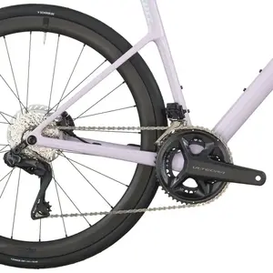 A Bicicleta SCOTT Addict 20 tem Quadro Addict RC Carbono HMF e Transmissão Shimano Ultegra Di2 Disc 24 VL.