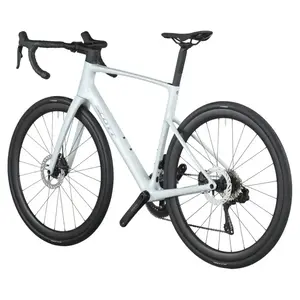 A Bicicleta SCOTT Addict 30 tem Quadro Addict RC em Carbono HMF e Transmissão Shimano 105 Di2 Disc 24 VL.