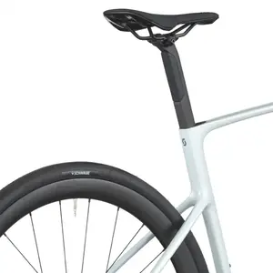 A Bicicleta SCOTT Addict 30 tem Quadro Addict RC em Carbono HMF e Transmissão Shimano 105 Di2 Disc 24 VL.