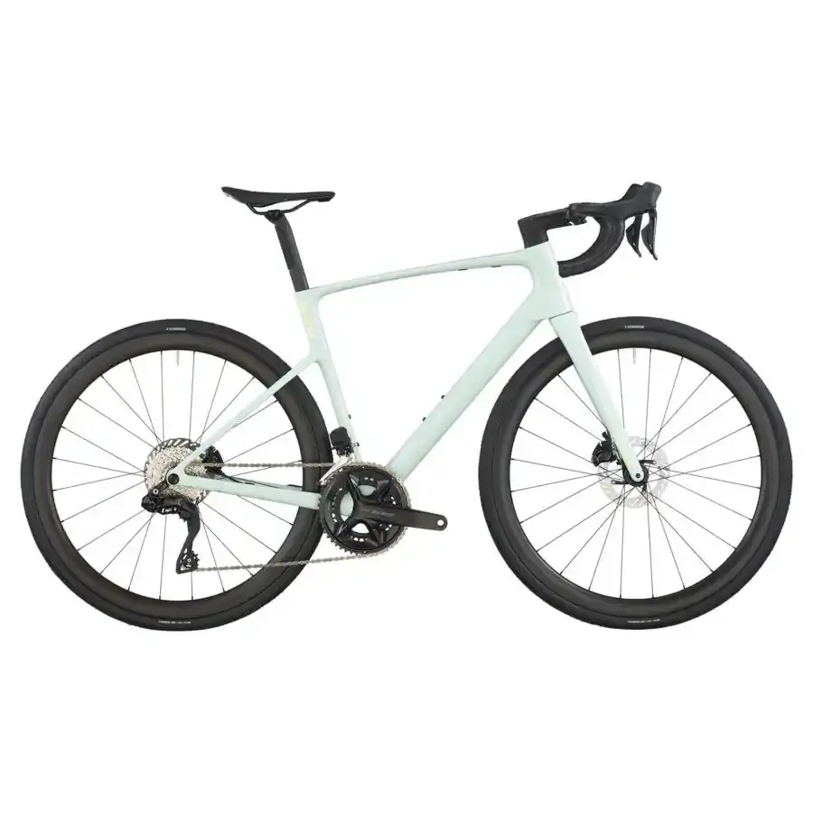 A Bicicleta SCOTT Addict 30 tem Quadro Addict RC em Carbono HMF e Transmissão Shimano 105 Di2 Disc 24 VL.