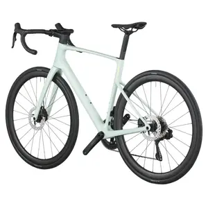 A Bicicleta SCOTT Addict 30 tem Quadro Addict RC em Carbono HMF e Transmissão Shimano 105 Di2 Disc 24 VL.