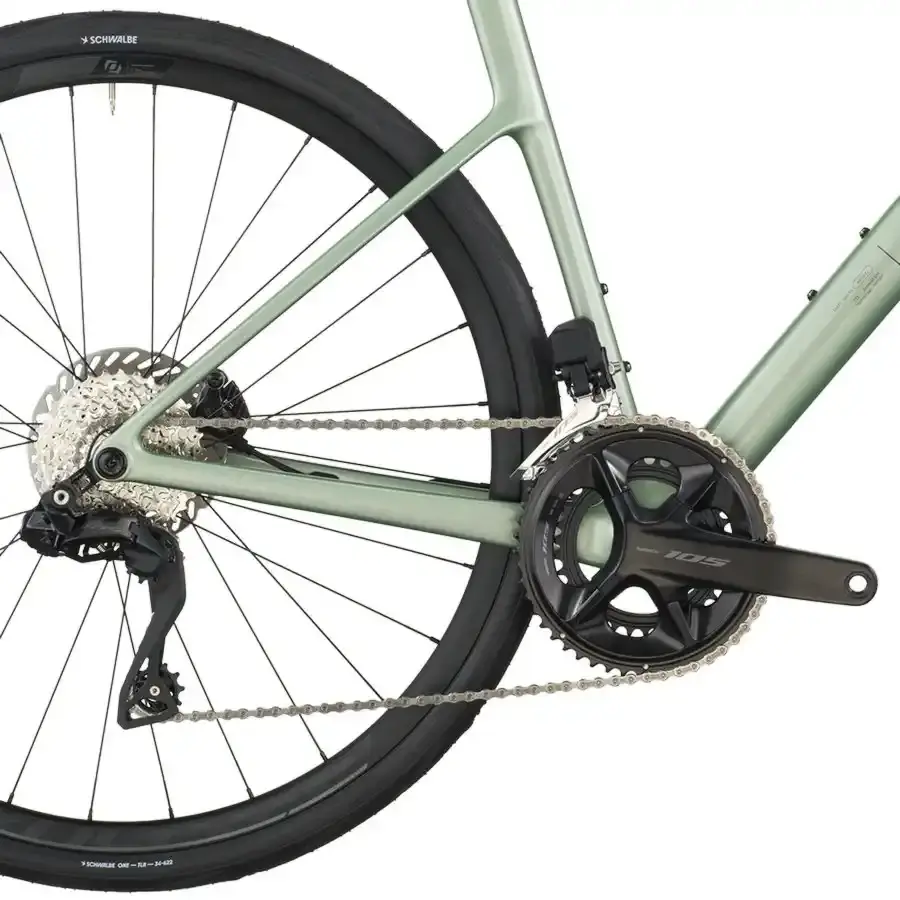 A Bicicleta SCOTT Addict 40 tem Quadro Addict RC Carbono HMF e Transmissão Shimano 105 Di2 Disc 24 VL.