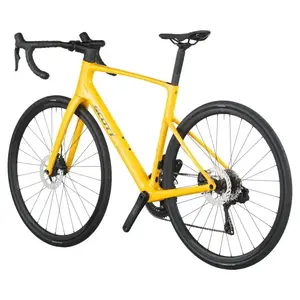 A Bicicleta SCOTT Addict 40 tem Quadro Addict RC Carbono HMF e Transmissão Shimano 105 Di2 Disc 24 VL.