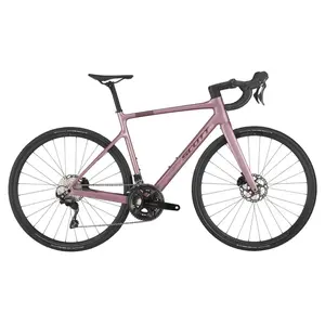 A Bicicleta SCOTT Addict 50, com geometria focada em endurance, é perfeita para quem deseja pedalar mais quilómetros com conforto e performance.