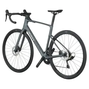 A Bicicleta SCOTT Addict 50 tem Quadro Addict RC em Carbono HMF e Transmissão Shimano 105 Disc 24 VL.